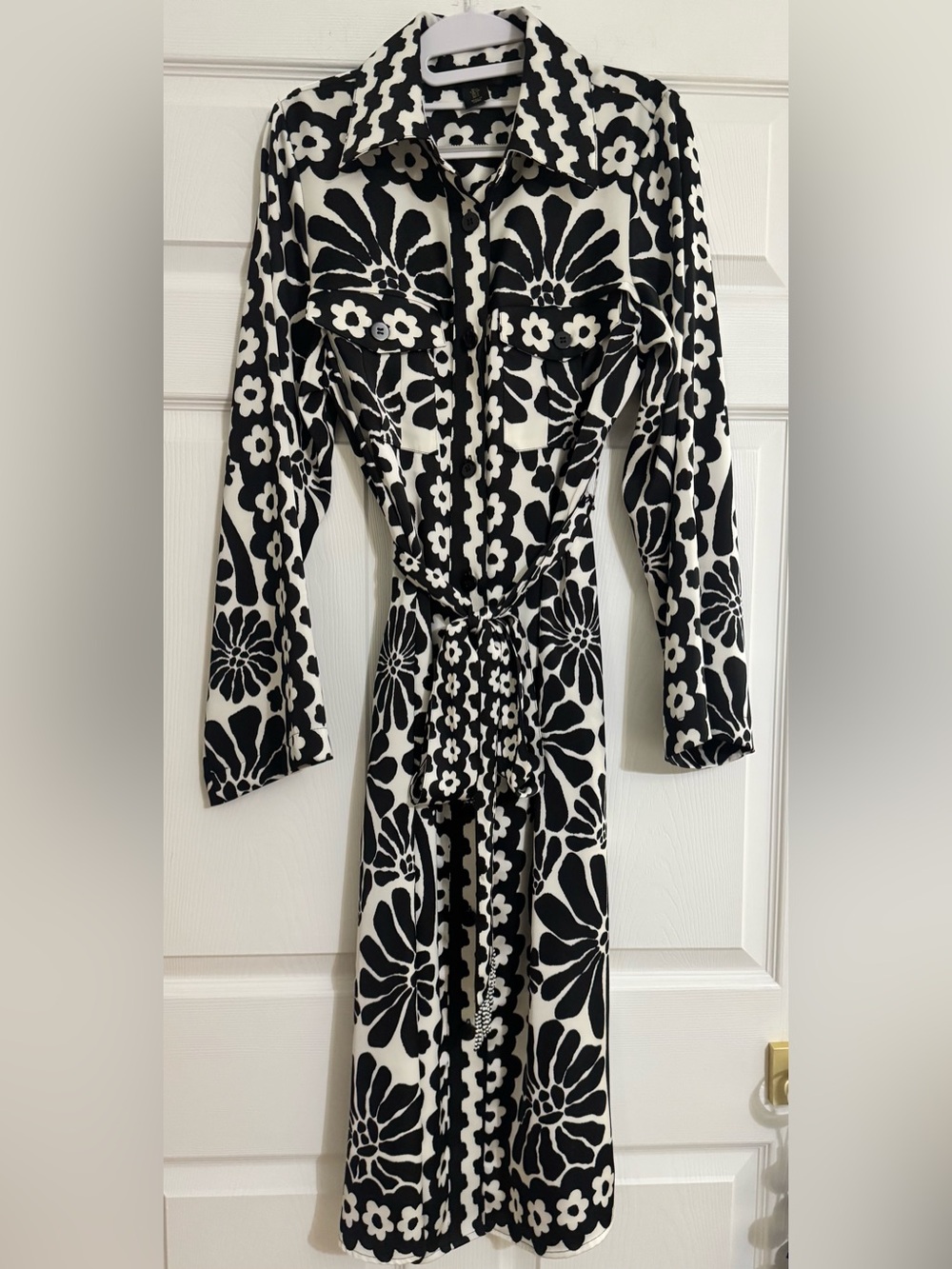 House of Harlow 1960 Black Ivory Floral Shirt Dress Belt Size S Satin beading